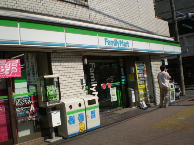 Convenience store. 300m to Family Mart (convenience store)