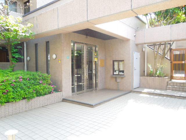 Entrance. Common areas