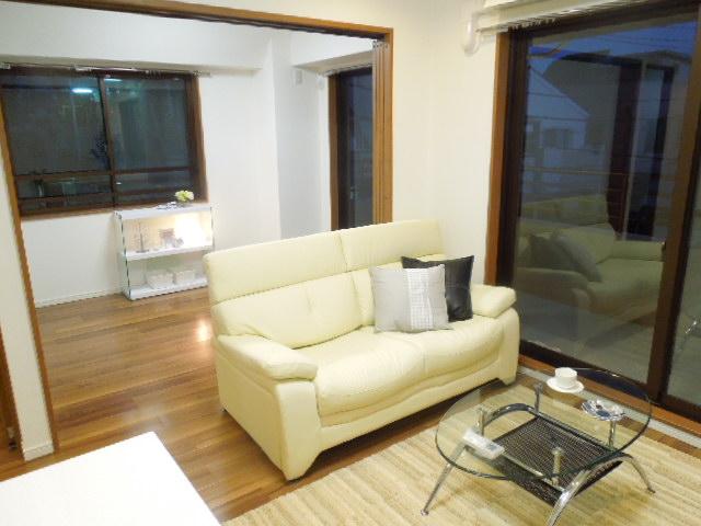 Living. Indoor (12 May 2013) Shooting