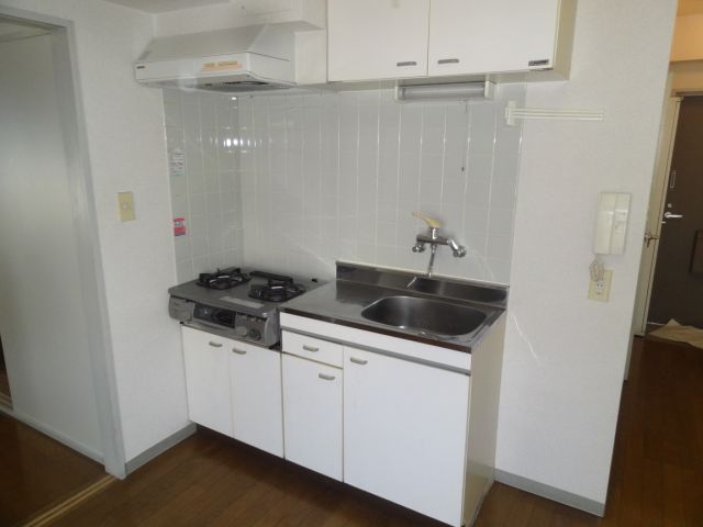 Kitchen. Gas stove can be installed