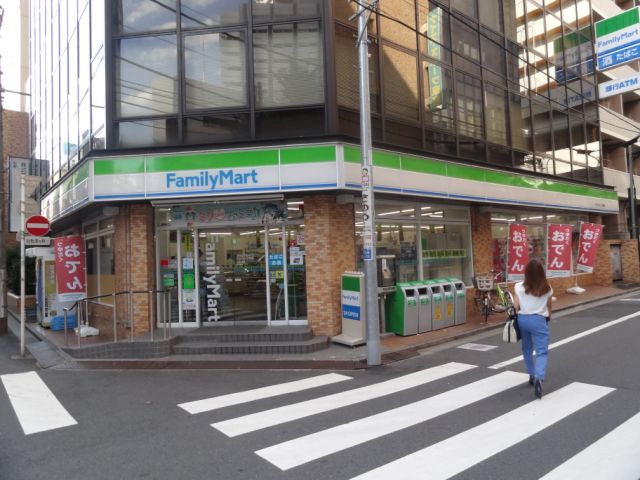 Convenience store. Family Mart (convenience store) to 400m