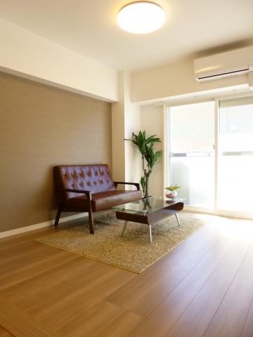 Non-living room. (2)