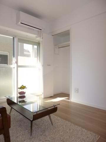 Non-living room. (2)