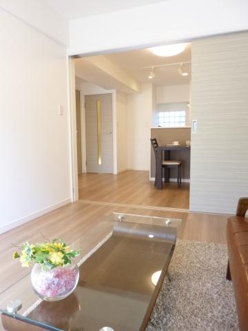 Non-living room. (2)