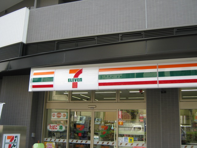 Convenience store. Seven-Eleven (convenience store) up to 100m