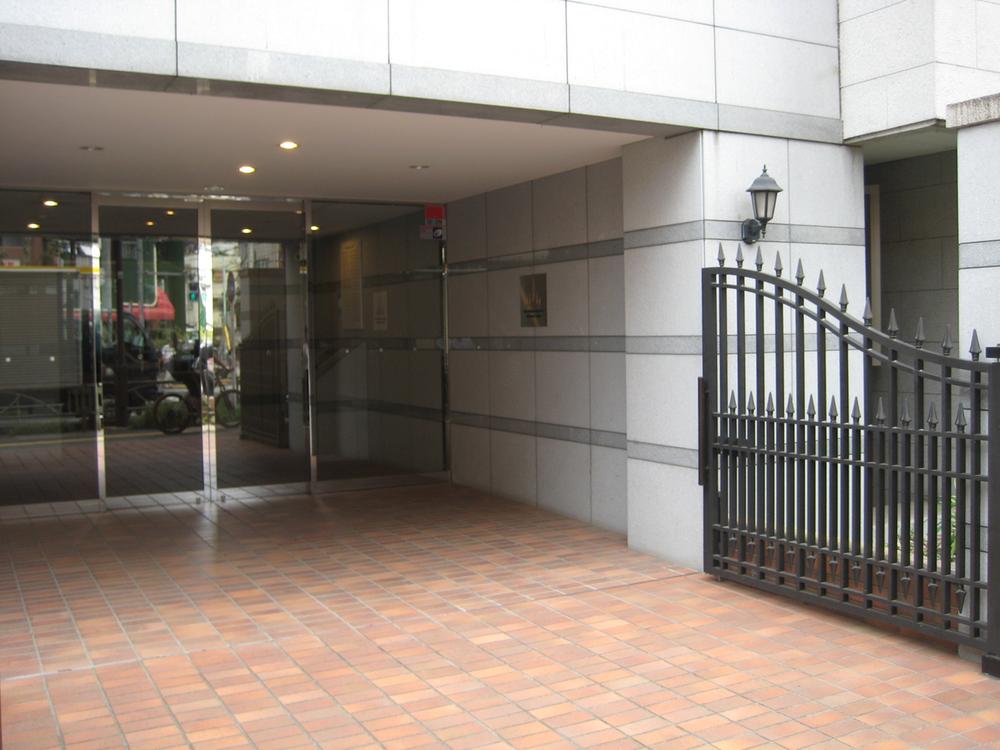 Entrance. Common areas