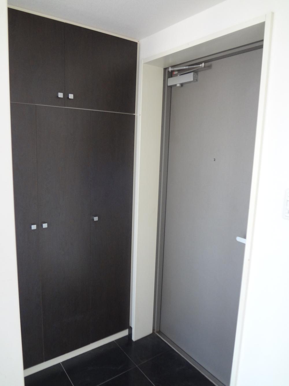 Entrance. Local (12 May 2013) Shooting