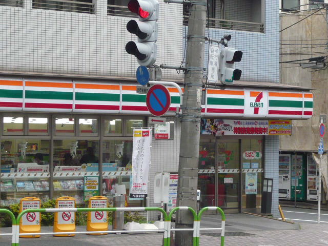 Convenience store. Seven-Eleven (convenience store) up to 100m