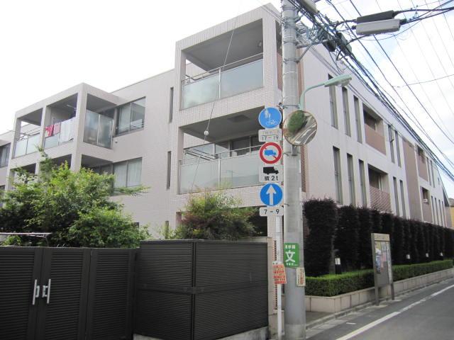 Local appearance photo. Local (11 May 2013) Shooting