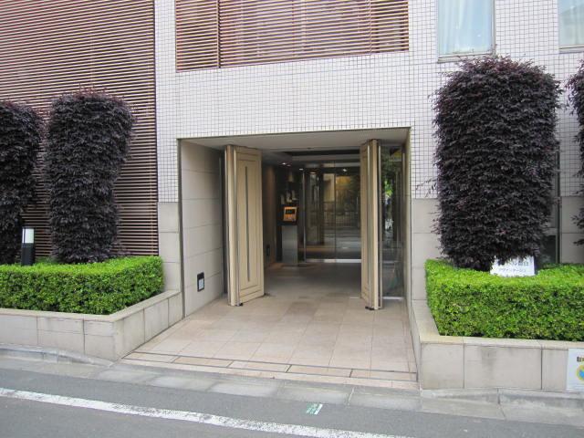 Entrance. Common areas