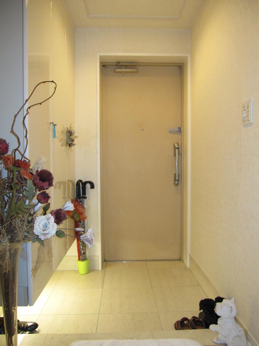 Entrance. Local (11 May 2013) Shooting