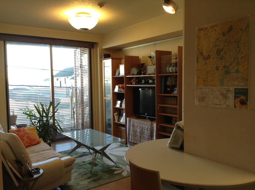 Living. Local (11 May 2013) Shooting