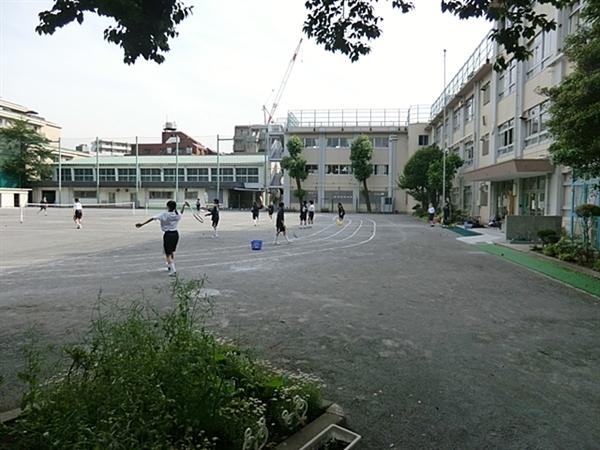 Junior high school. 1241m to Toshima Ward Komagome Junior High School