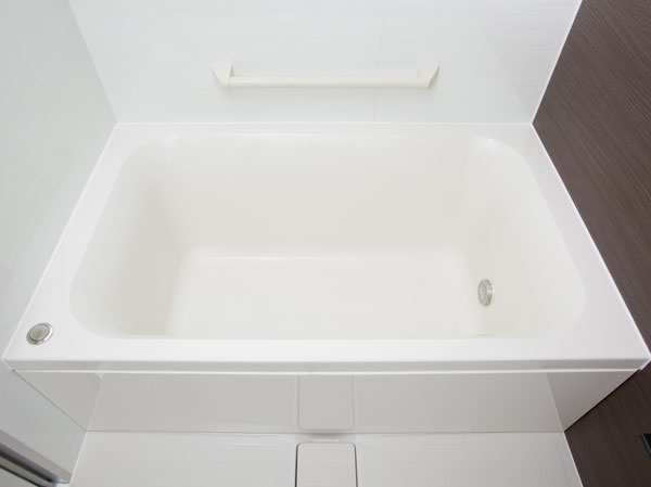 Bathing-wash room.  [Water-saving tub] To design a visual effect that feel widely without increasing the capacity, Has adopted a tub about 10L can be water-saving in comparison with our conventional products.  ※ By comparison with a comparable product of the same manufacturer