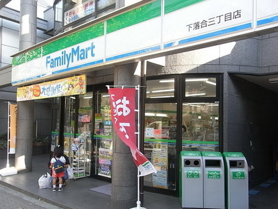 Convenience store. Family Mart (convenience store) to 200m