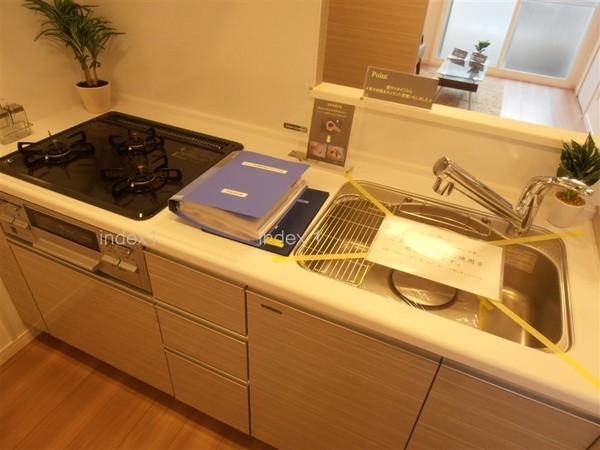 Kitchen. Spacious with convenient water purifier to sink!