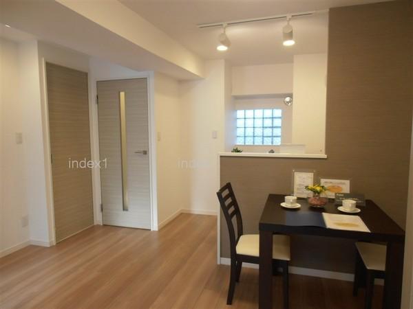 Living. We settle down in calm natural tones ☆