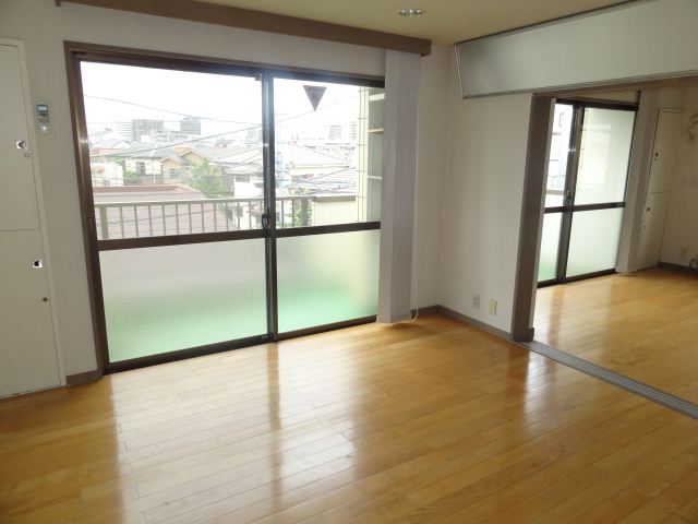 Living and room. 8 tatami of LDK and 9 tatami Western-style