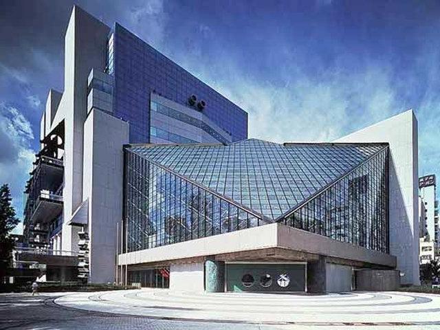 Streets around. Also touched on 1100m Japanese culture and art to the Tokyo Metropolitan Art Space