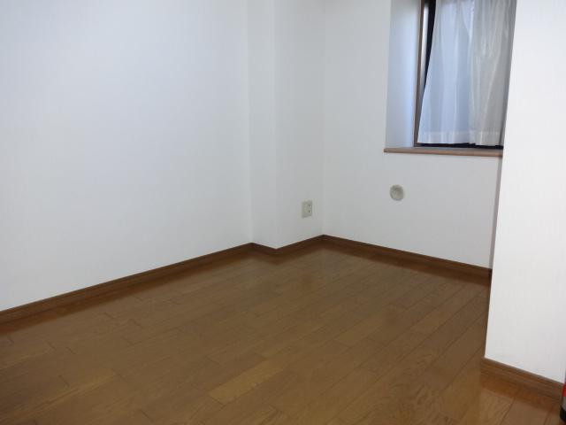 Non-living room. Bright Western-style with a window