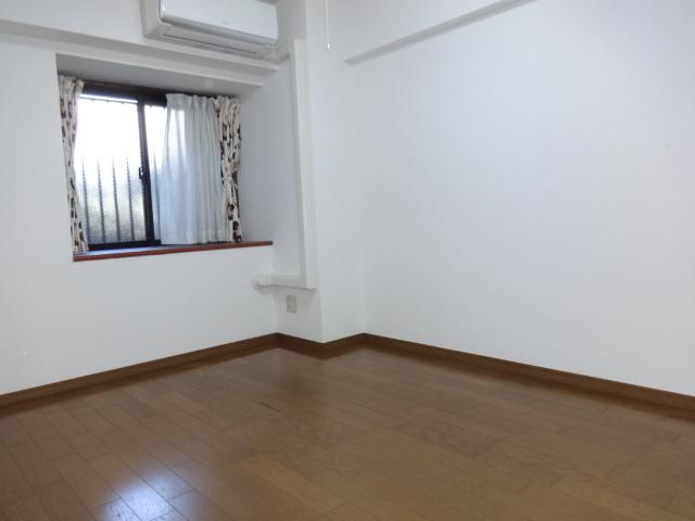 Non-living room. Bright Western-style with a window