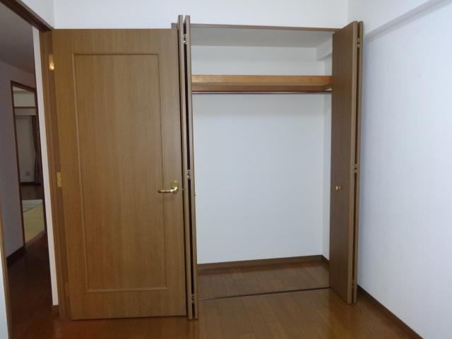 Receipt. It is equipped with storage in each room