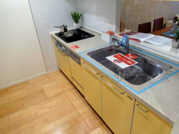 Kitchen. 3-burner stove in the kitchen counter
