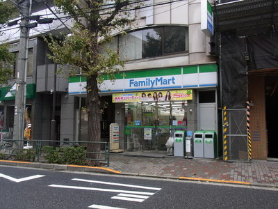 Convenience store. 600m to Family Mart (convenience store)