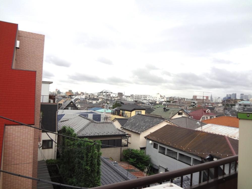 View photos from the dwelling unit. View from the site (July 2013) Shooting