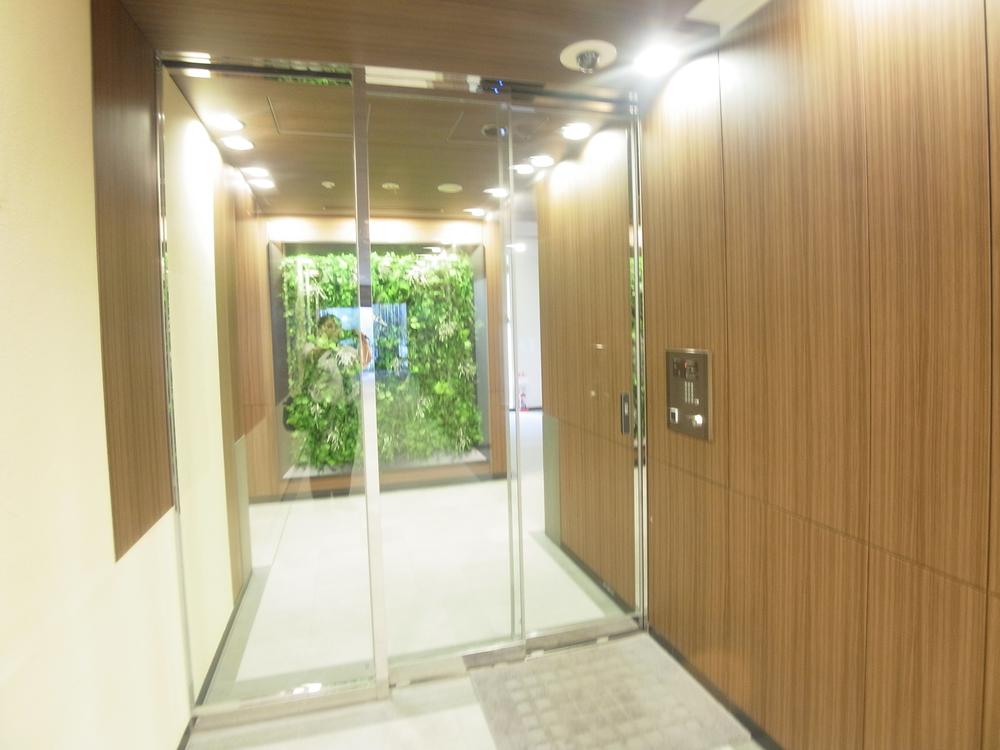 Other common areas. Common areas (elevator hall before security)