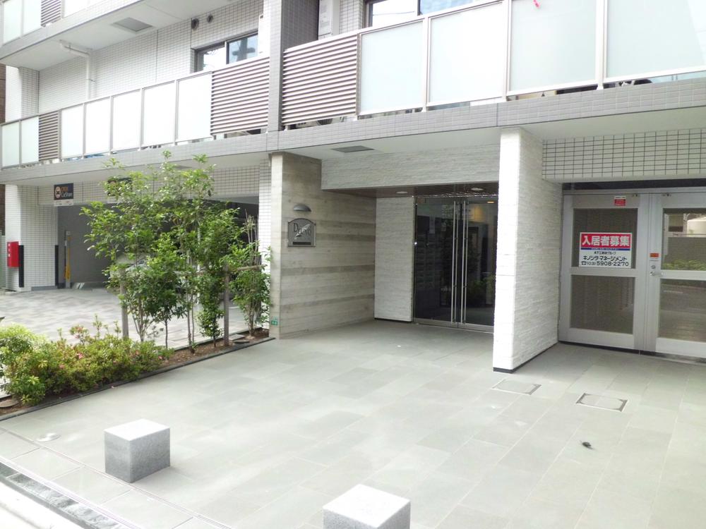 Entrance. Common areas