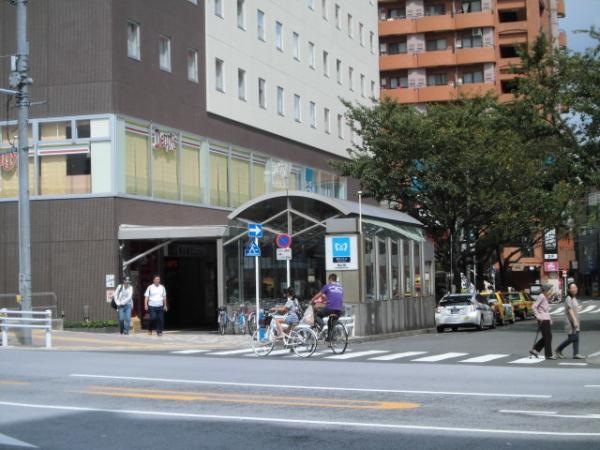 Streets around. To the periphery of the city skyline 240m Komagome Station