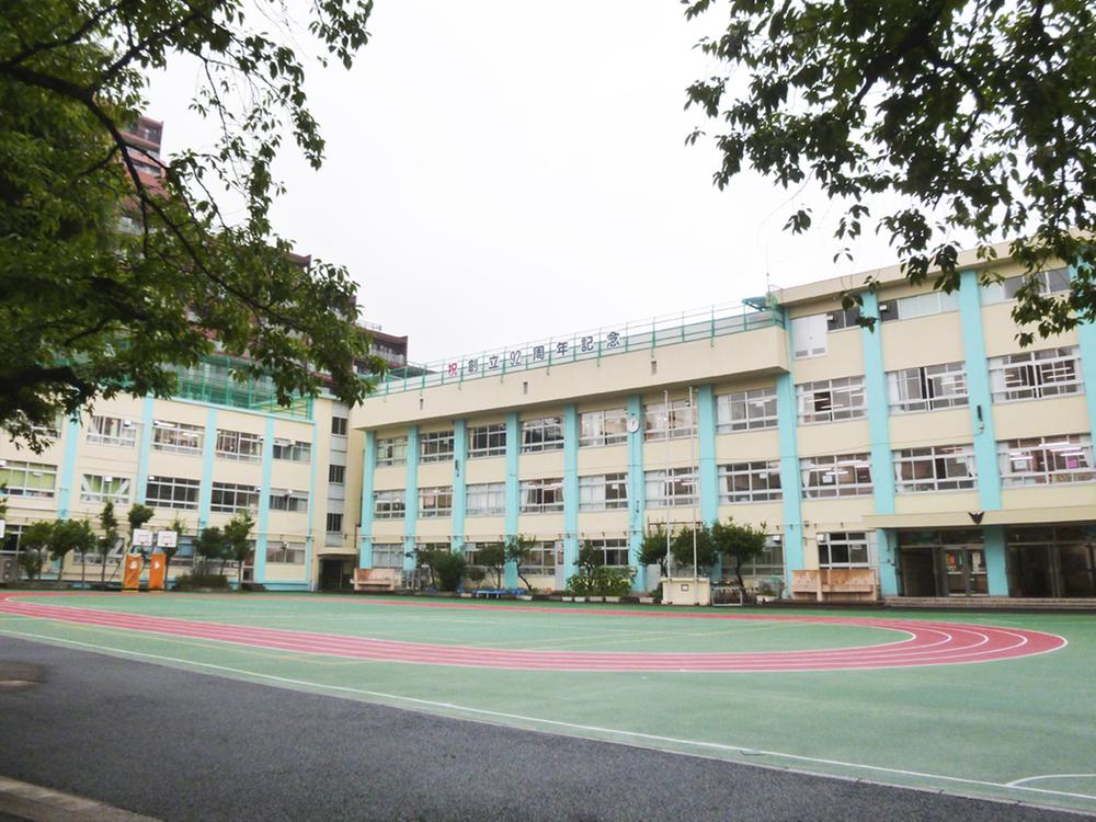 Primary school. 120m to Toshima Tatsudaka Minami Elementary School