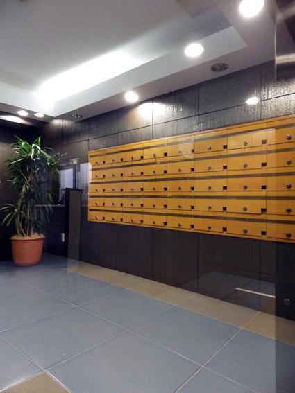 Entrance. Mailbox Local (10 May 2012) shooting