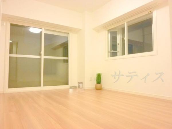 Non-living room. Bright two-plane daylight Western-style