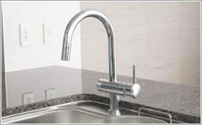 Kitchen.  [Water purifier integrated faucet] Grohe's Germany and Mitsubishi Rayon ・ CLEANSUI Inc. joint development. Clean water and raw water ・ It switched the hot water in the two levers. Hand shower function is also useful.