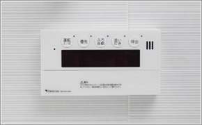 Bathing-wash room.  [Full Otobasu] Installing a remote control in the kitchen and bathroom. In one switch, Your choice of hot water ・ From hot water clad set the amount of hot water, Keep warm, Hot water plus, It can be up to reheating.
