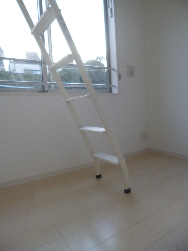 Living and room. Bay window Yes Flooring with loft