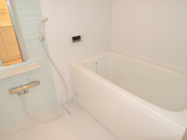 Bath. Bathroom heating ・ Reheating function