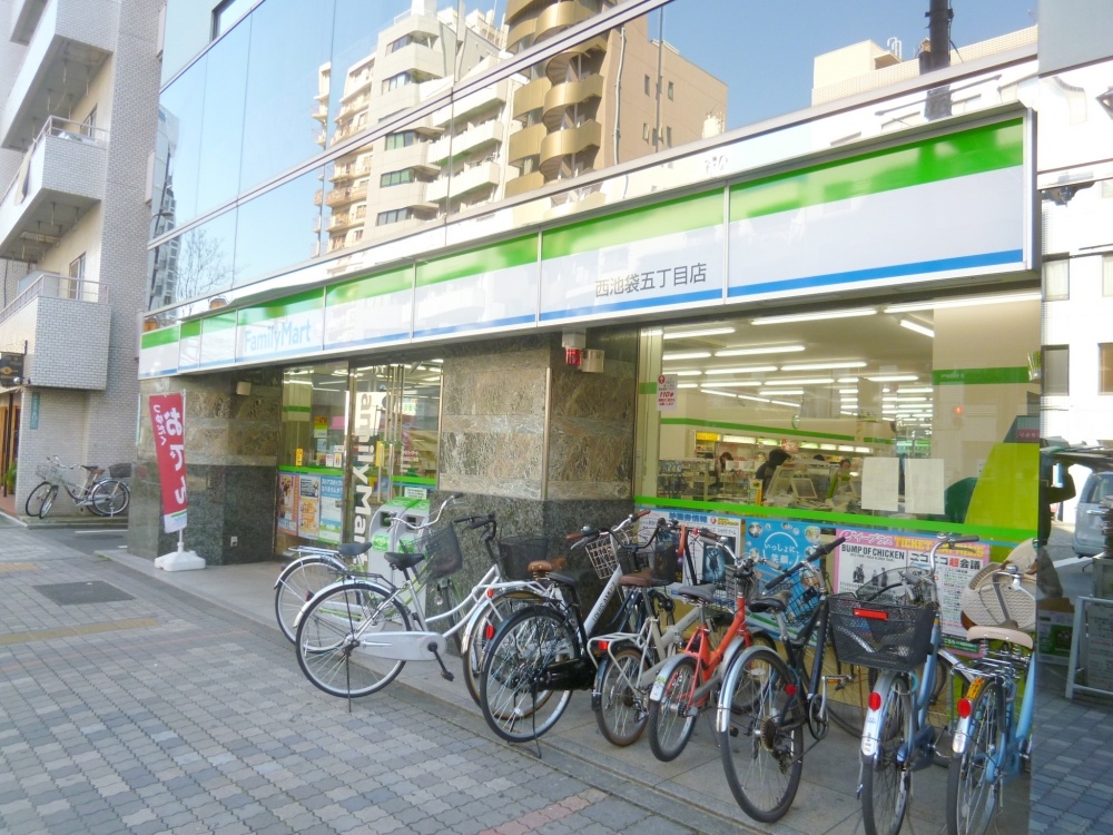 Convenience store. 153m to Family Mart (convenience store)