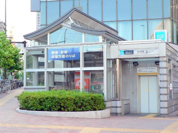 Streets around. 600m Marunouchi line to Shin-Ōtsuka Station also available