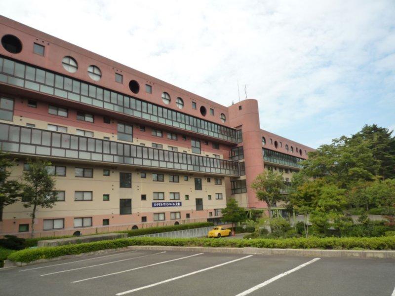 Local appearance photo. Parking spacious