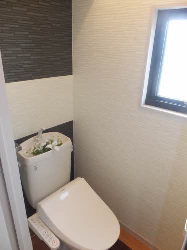 Toilet. There is a window, Bright toilet. It is equipped with a warm water washing toilet seat with equipment.