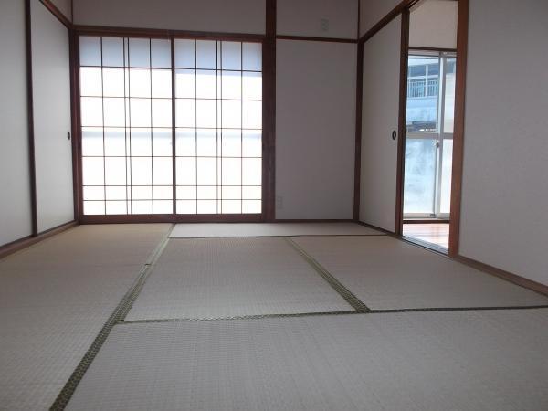 Non-living room. First floor Japanese-style room ・ It was Omotegae of tatami