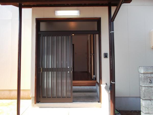 Entrance. Exchange did to the new entrance sliding door