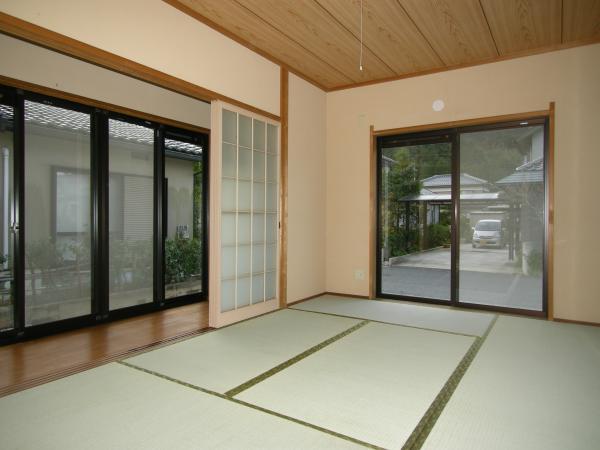 Non-living room. Shoji of new