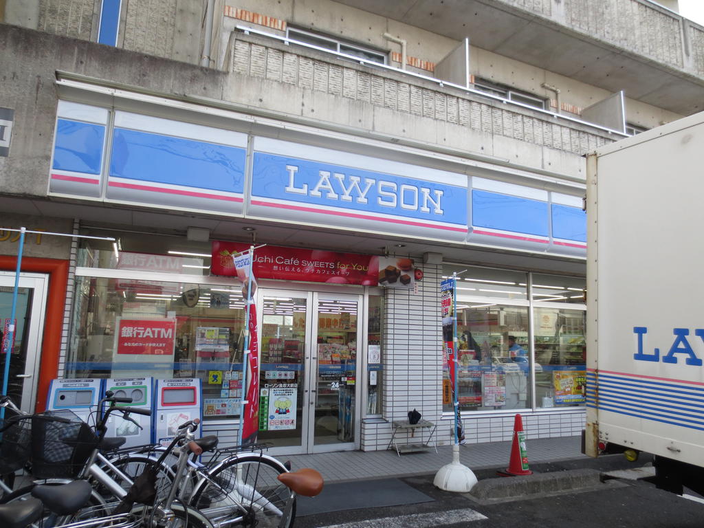 Convenience store. 400m until Lawson Tottori pre-university store (convenience store)