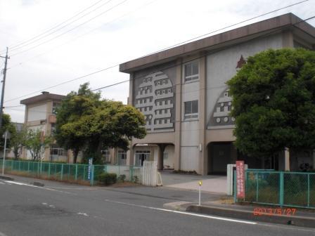 Junior high school. 3664m to Tottori Municipal Sakuragaoka Junior High School