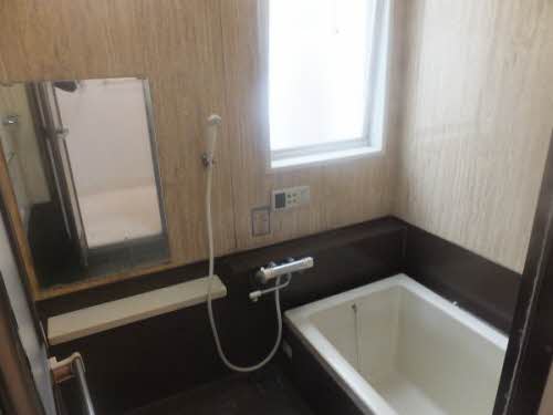 Bath. It is reheating unit bus with function. Bright bathroom there is a big window