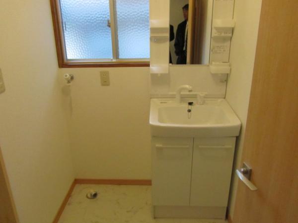 Wash basin, toilet